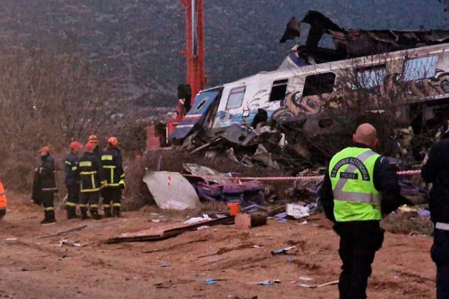 Ανείπωτη τραγωδία στα Τέμπη: Στους 32 οι νεκροί ‑ Νοσηλεύονται 53 επιβάτες