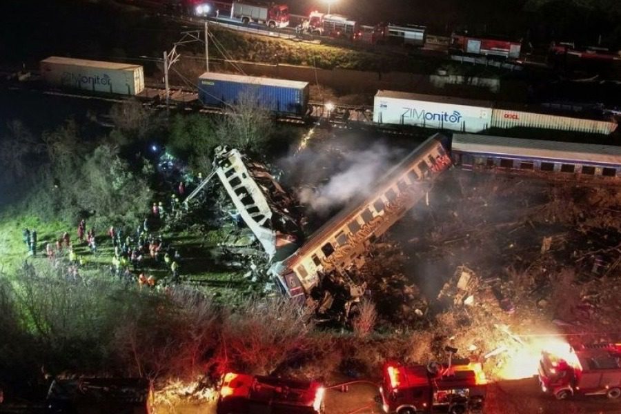 Τέμπη: «Μαμά τρακάραμε, έχει παντού φωτιές, καιγόμαστε»