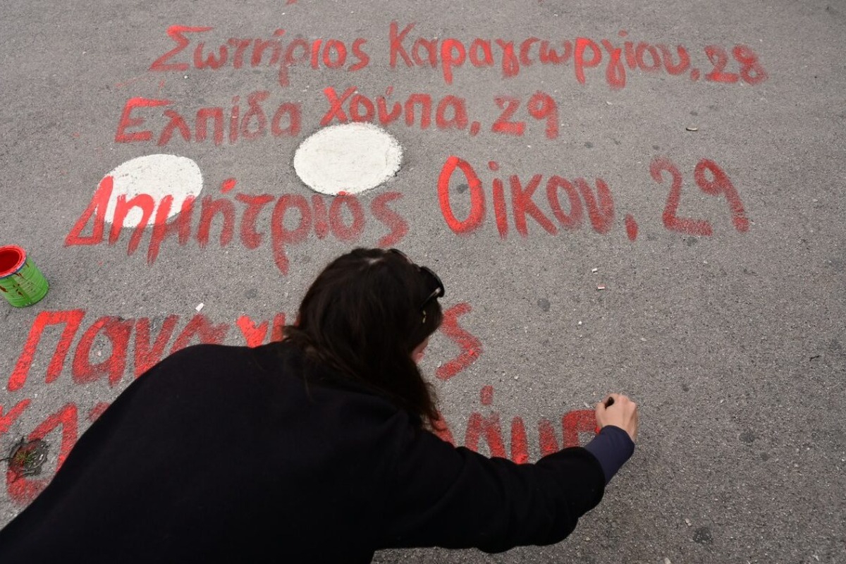 Τέμπη: Σβήστηκαν τα 57 ονόματα από την πλατεία Συντάγματος – Τι απαντά ο Δήμος Αθηναίων