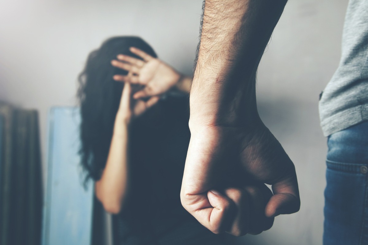 Πάτρα: «Θα σε σκοτώσω όταν βγω από τη φυλακή» ‑ 31χρονη περιγράφει τον άγριο ξυλοδαρμό από τον σύντροφό της