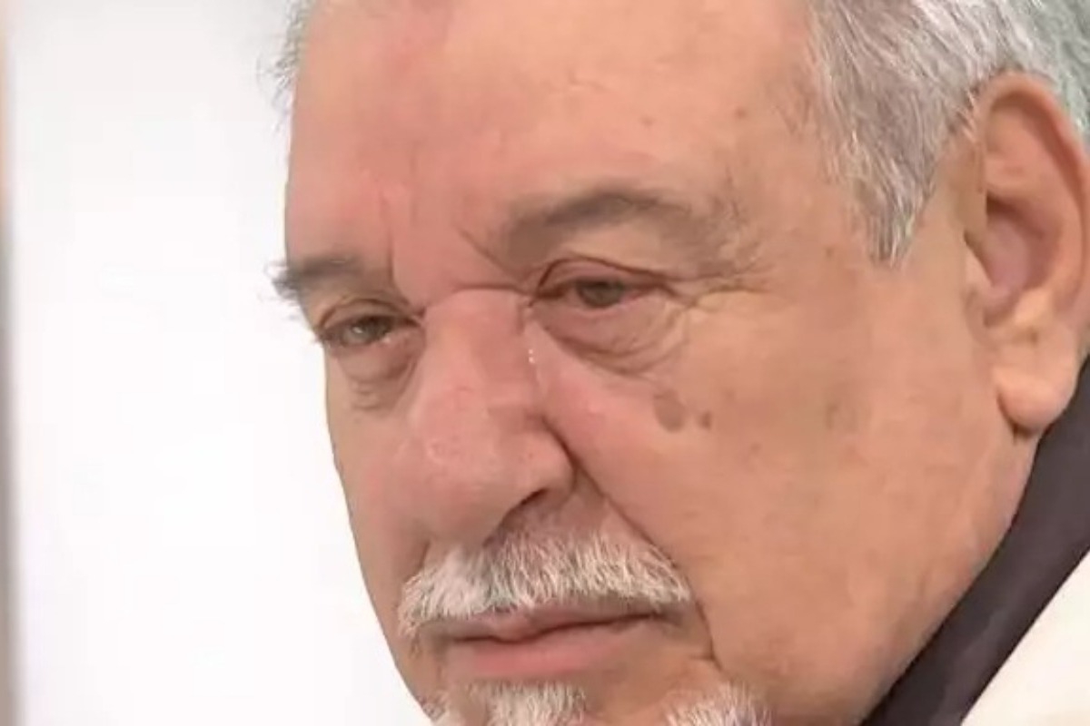 Συγκινημένος ο Τάσος Χαλκιάς στον αέρα της ΕΡΤ