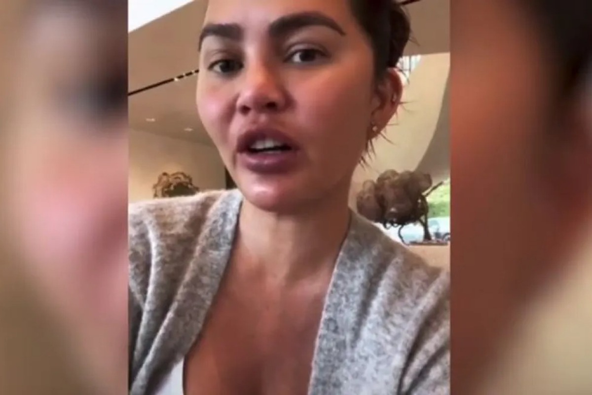 Chrissy Teigen: «Μόλις ξύπνησα από την κολονοσκόπηση και νιώθω τέλεια»