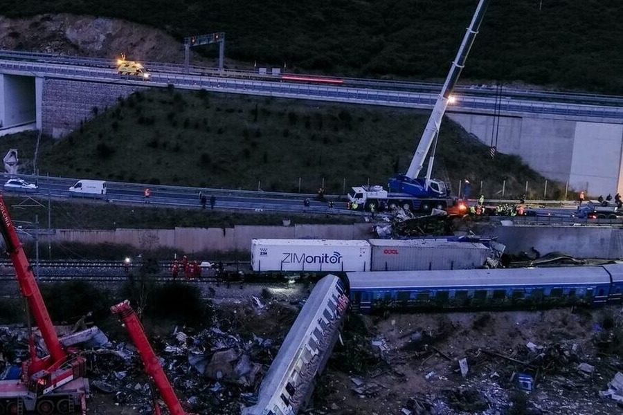 «Είδα το τρένο να φεύγει ανάποδα» ‑ Τι αποκαλύπτει φύλακας διάβασης για τη μοιραία νύχτα