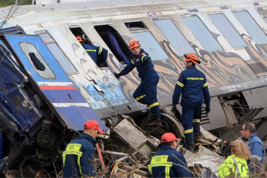 Τέμπη: «Έφτυνα αίμα» – Συγκλονίζει 29χρονη που σώθηκε από το 2ο βαγόνι του τρένου