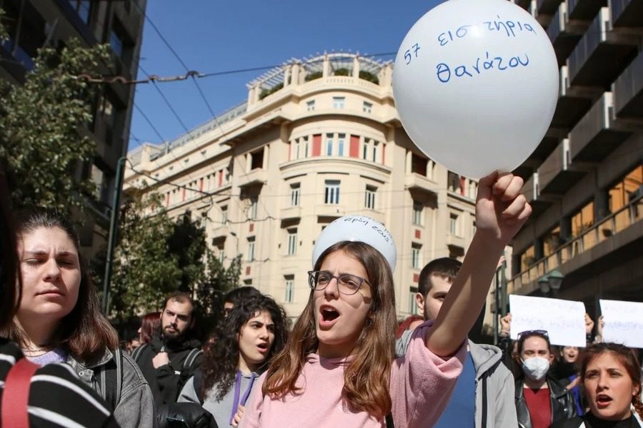Απεργία για τα Τέμπη: Πότε ξεκινούν οι πορείες σε 70 πόλεις