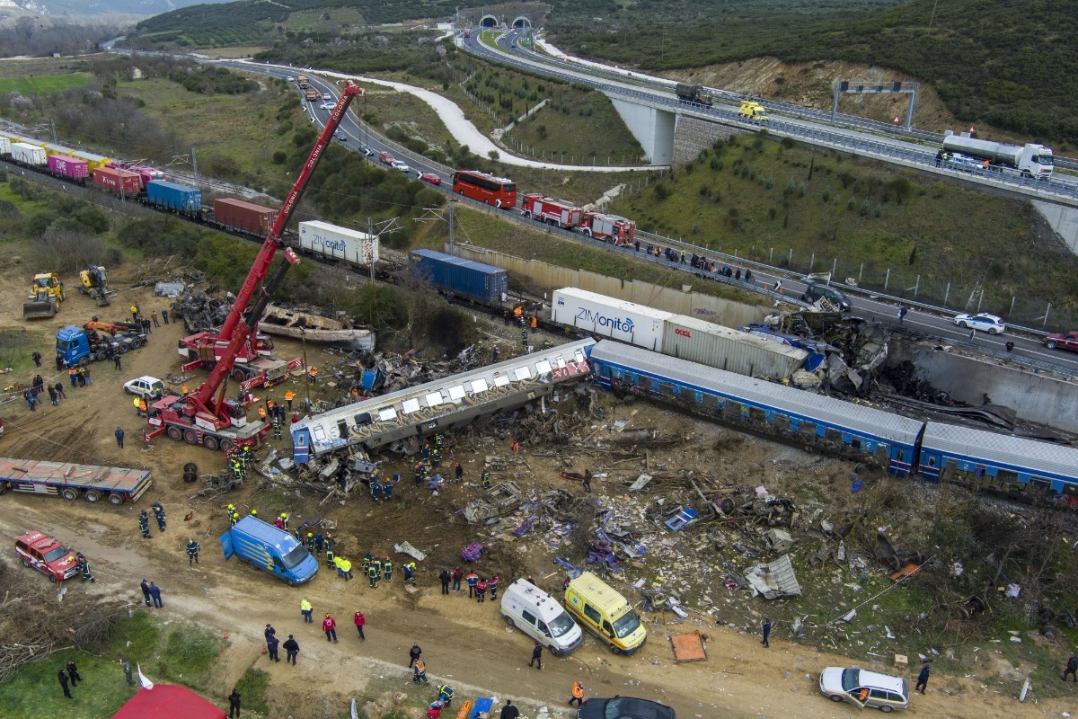Τραγωδία στα Τέμπη: Βρέθηκε το «μαύρο» κουτί του Intercity στα συντρίμμια