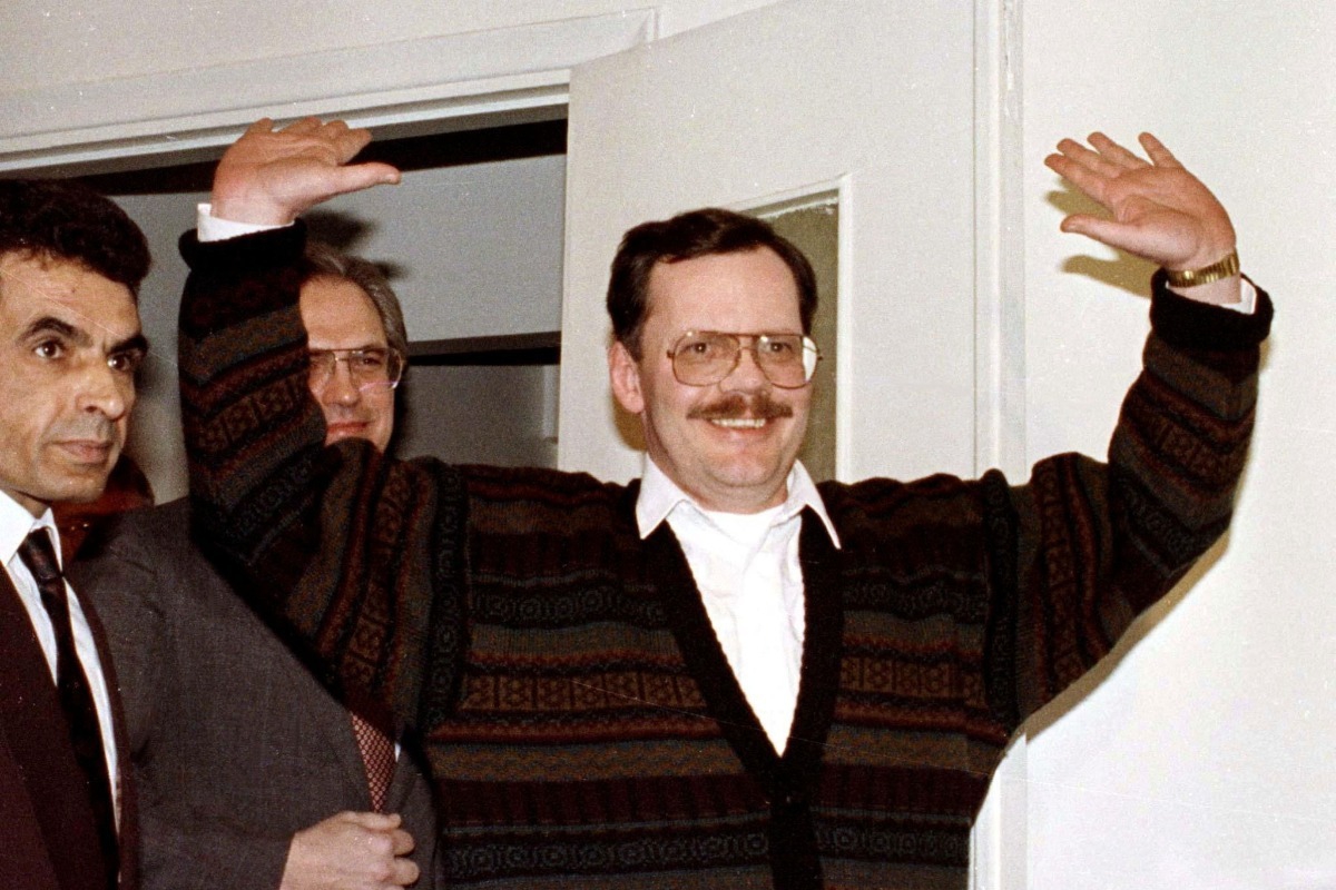 Τέρι Αντερσον: Πέθαvε ο αμερικανός δημοσιογράφος που κρατήθηκε όμηρος για 7 χρόνια στον Λίβανο