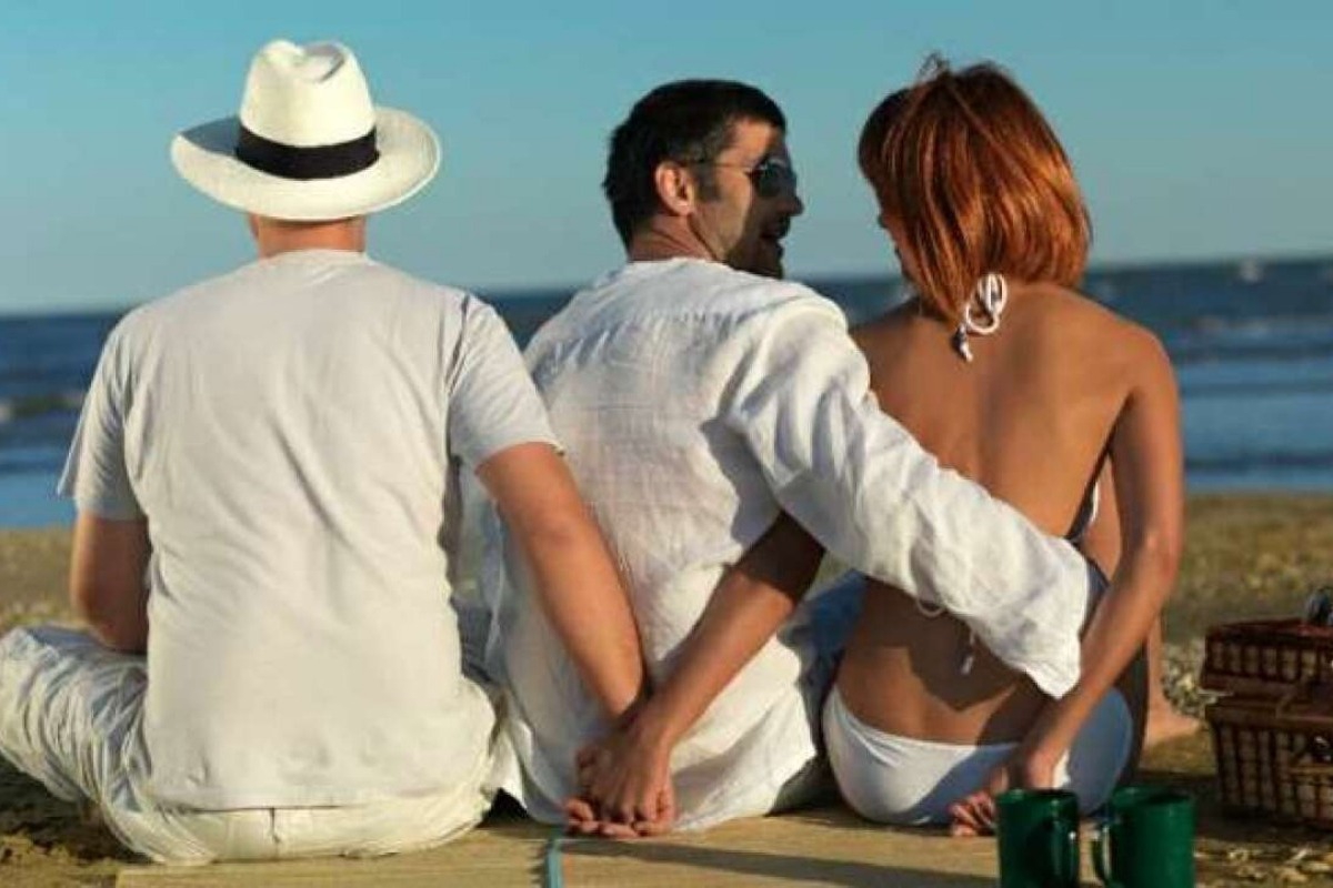 Ρόδος: Ο σύζυγος την βιντεοσκόπησε με τον εραστή και εκείνη του έκανε μήνυση