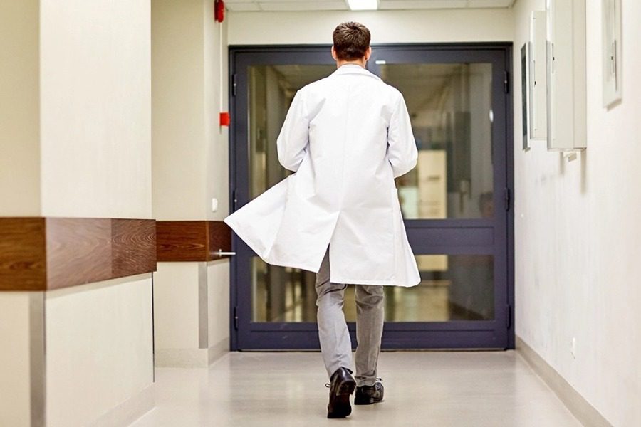 Θεσσαλονίκη: Δίωξη ψευτογιατρού για ανθρωποκτονία με δόλο και κατά συρροή