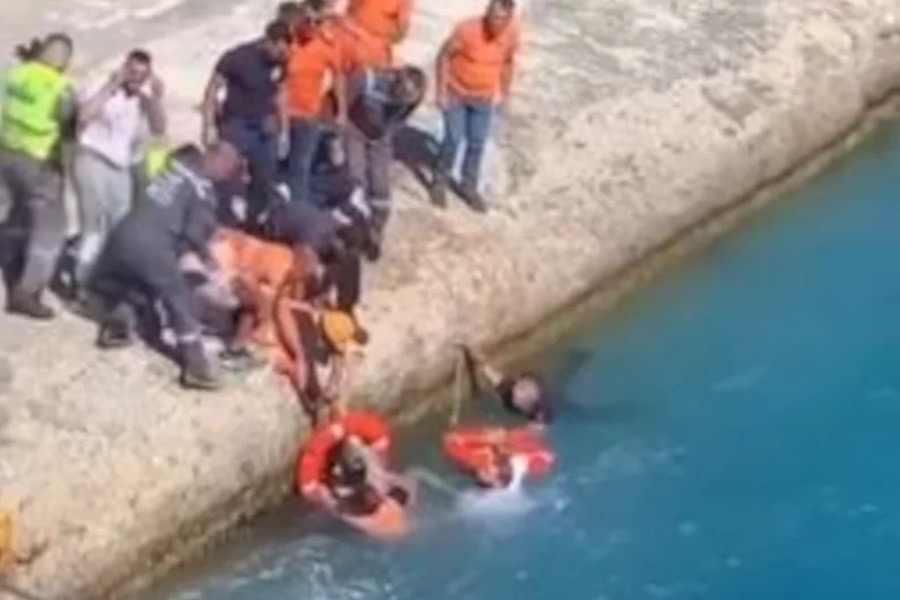 Τήνος: Γυναίκα έπεσε στη θάλασσα κατά την επιβίβαση στο πλοίο