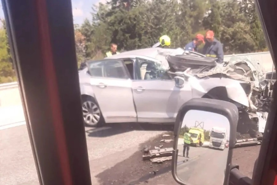 Θεσσαλονίκη: Δύο νεκροί και δύο τραυματίες από σύγκρουση ΙΧ με φορτηγό στην Θεσσαλονίκης – Σερρών