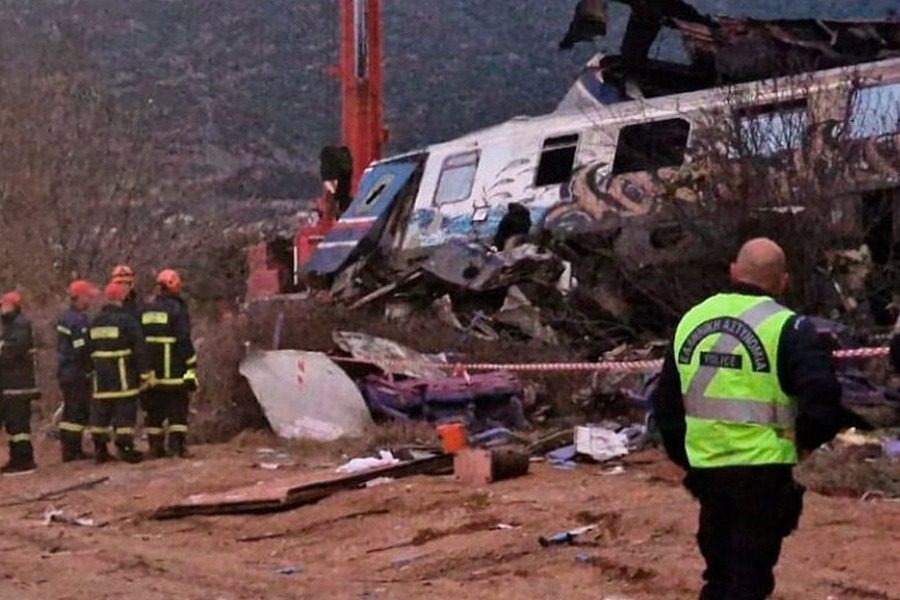 Τέμπη: «Έχασα τον αδελφό μου και τον πατέρα μου… το καταλαβαίνετε αυτό;»