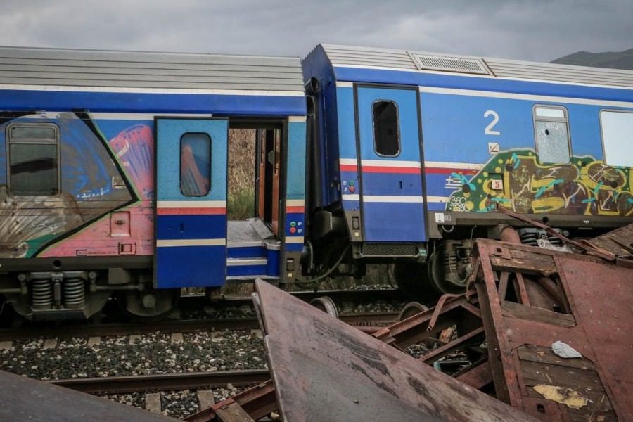 Ο σταθμάρχης είναι πρώην αχθοφόρος του ΟΣΕ με ελάχιστη εμπειρία