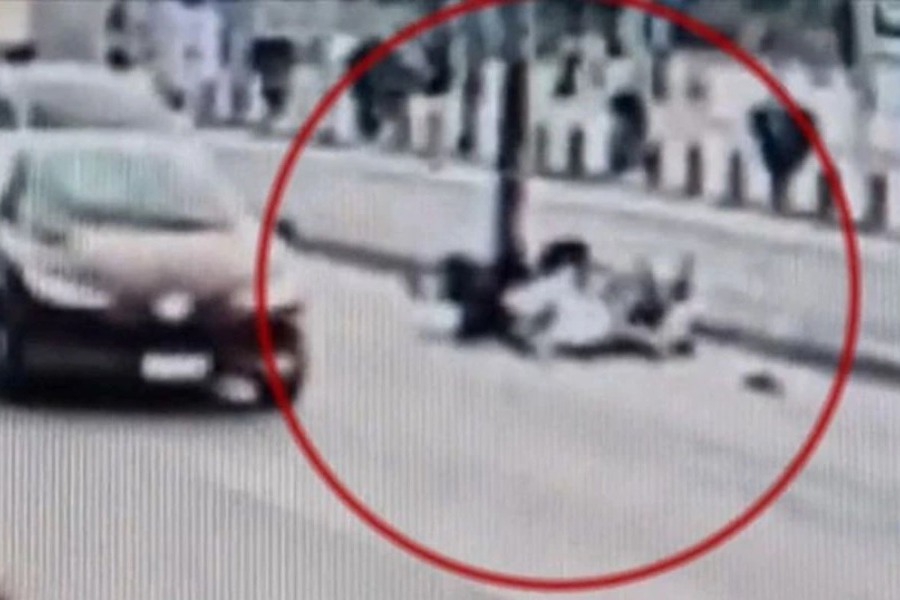 Τροχαίο με εγκατάλειψη οδηγού μηχανής έξω από το Μέγαρο Μουσικής