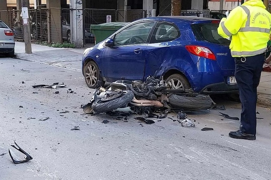 Νεκρός ο οδηγός μηχανής που ενεπλάκη σε τροχαίο στο κέντρο της Λάρισας