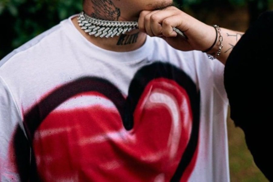 Έχασε τις αισθήσεις του πάνω στη σκηνή ‑ Θρήνος για τράπερ ελληνικής καταγωγής