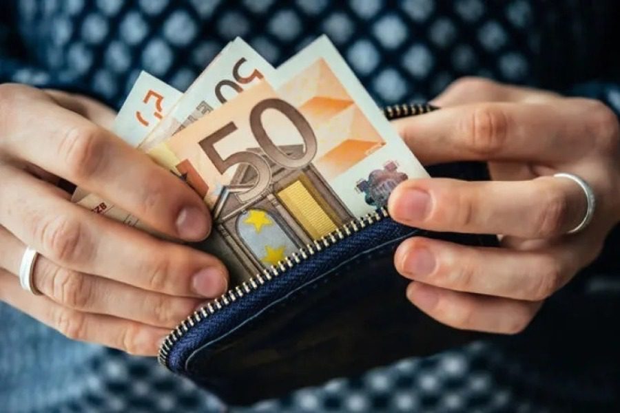 Επιταγή ακρίβειας: Σενάρια για νέα ενίσχυση πάνω από 250 ευρώ