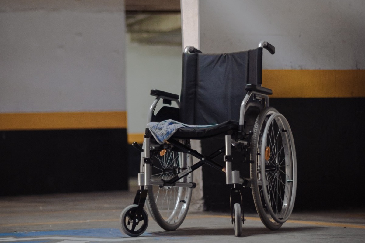 Σε αναπηρικό αμαξίδιο γνωστός ηθοποιός