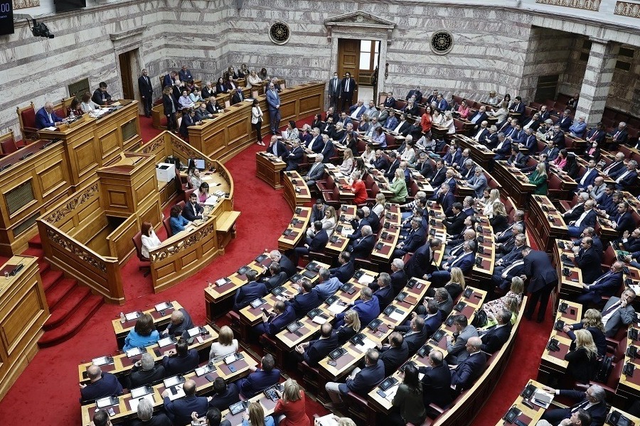 Βουλή: Ψηφίστηκε το νομοσχέδιο για την οπαδική βία και η τροπολογία για το αγροτικό ρεύμα