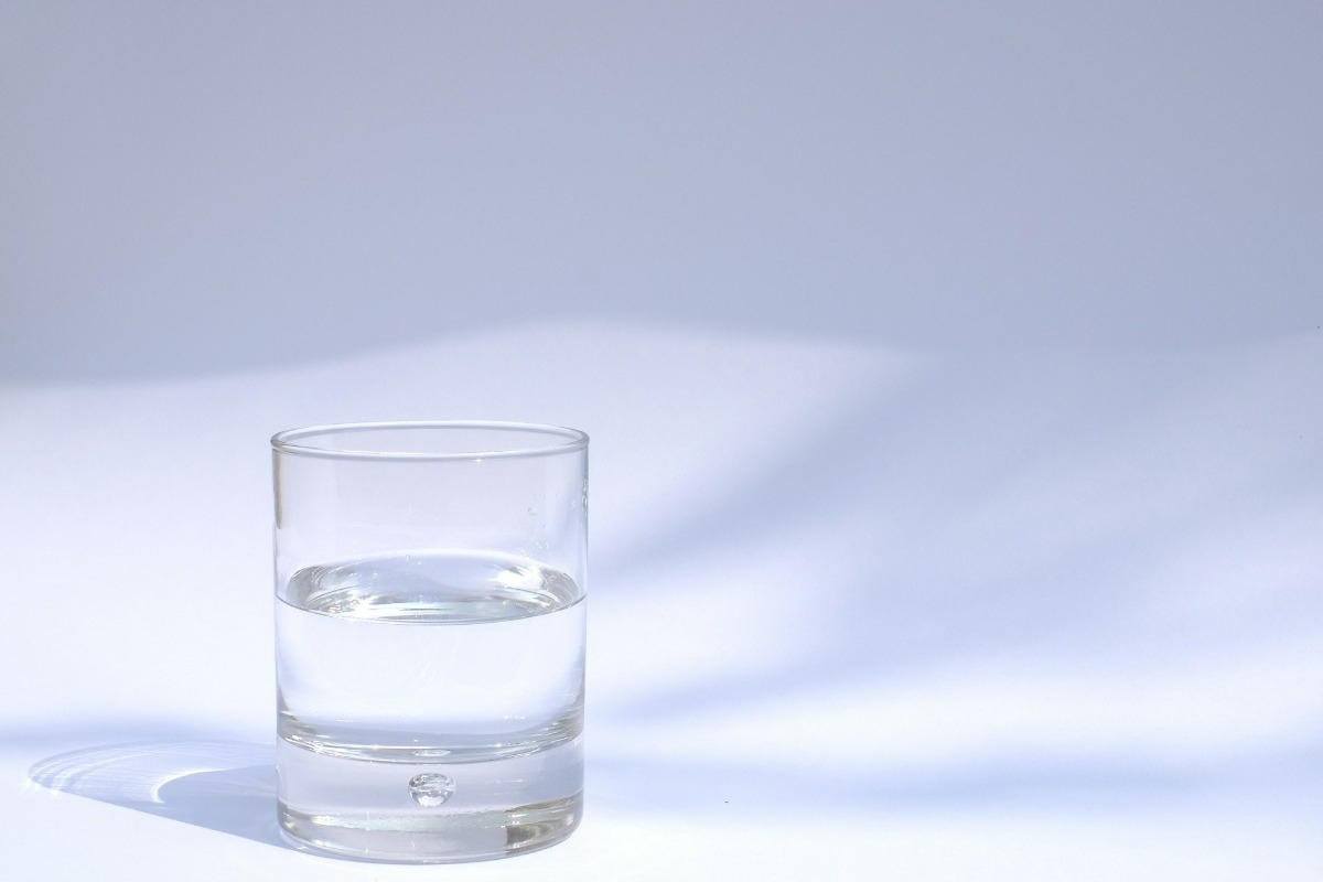 Δυο έξυπνες συμβουλές για να πίνετε περισσότερο νερό