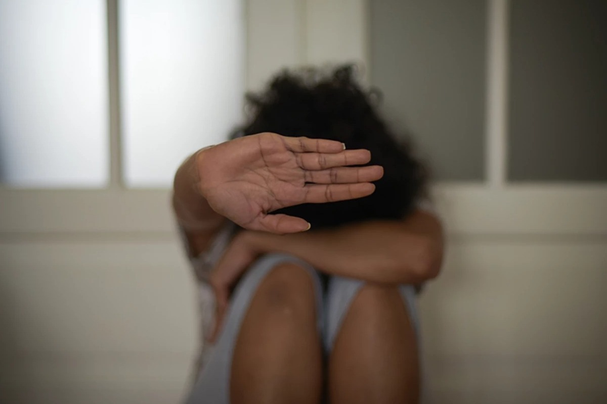 «Ένιωσα ντροπή, θυμό και βρώμικη» – Αναβιώνει ο εφιάλτης 21χρονης που κατήγγειλε τον βιασμό της σε πάρτι όταν ήταν ανήλικη