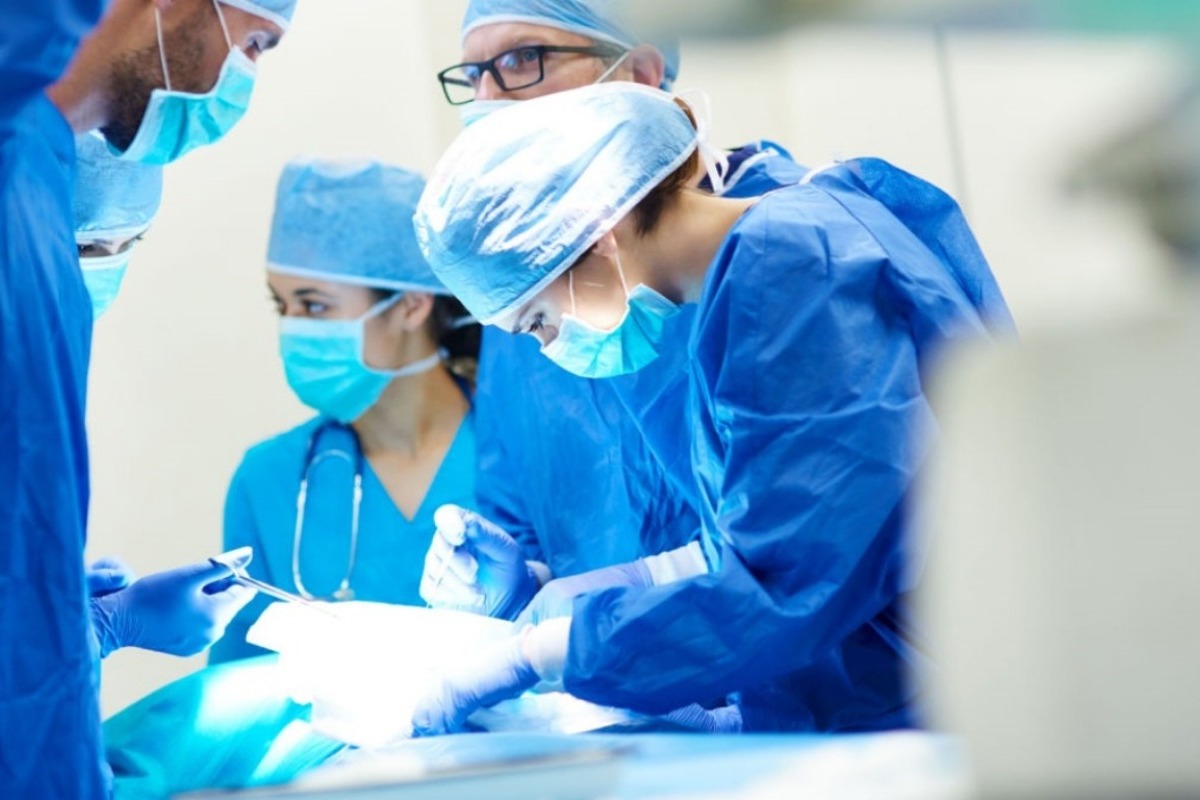 Θεσσαλονίκη: Καταδικάστηκαν οι δύο γιατροί που ξέχασαν βελόνα στην κοιλιά ασθενούς