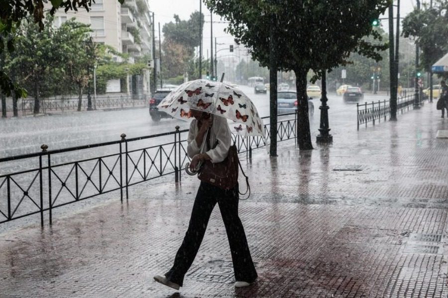 Καιρός: Τριήμερη κακοκαιρία με καταιγίδες και χιόνια