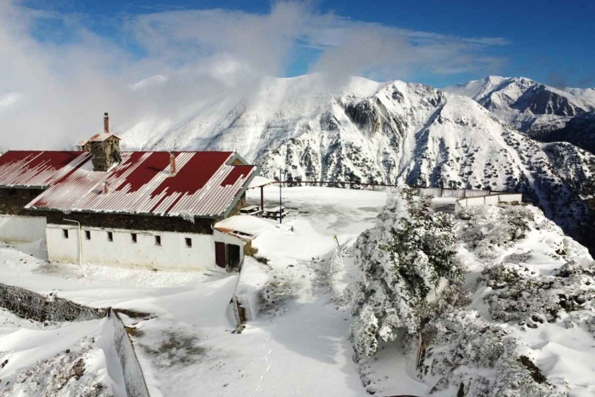 Έπεσαν τα πρώτα χιόνια στην Κρήτη ‑ Δείτε τον Ψηλορείτη