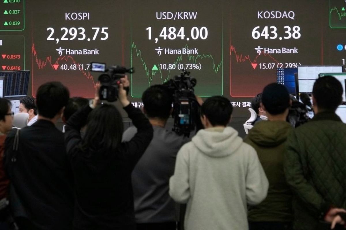 «Αίμα» στις αγορές από τους δασμούς: Sell off στα αμερικανικά ομόλογα, κατρακυλάει το πετρέλαιο