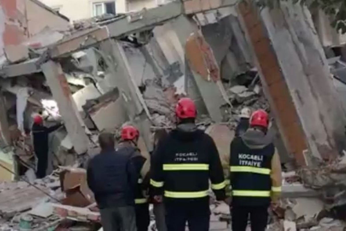 Τουρκία: Εξαώροφο κτίριο κατέρρευσε στην περιοχή Γκέμπζε του Κοτζαελί ‑ Βίντεο