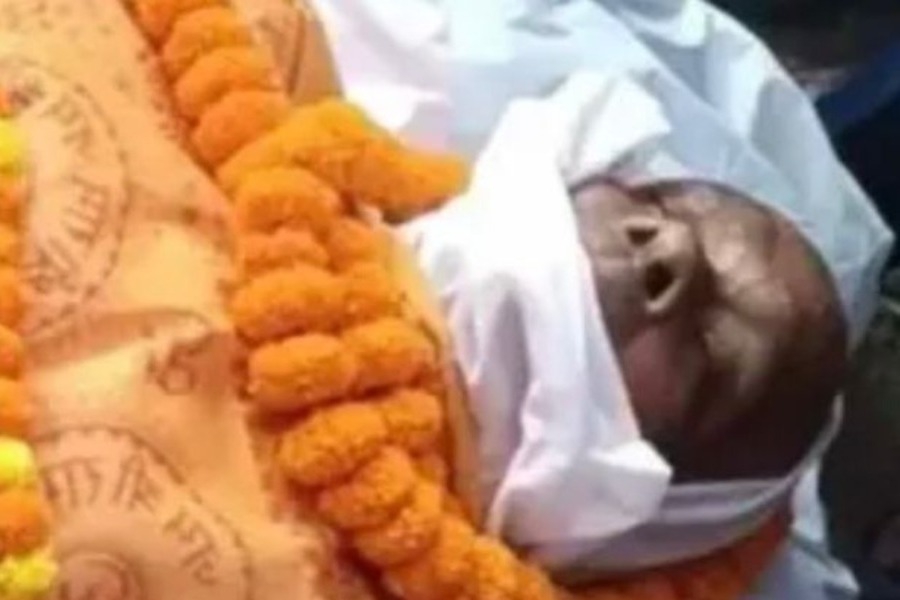 Ο άνδρας στην Ινδία που... «πέθανε» για να δει ποιοι θα έρθουν στην κηδεία του