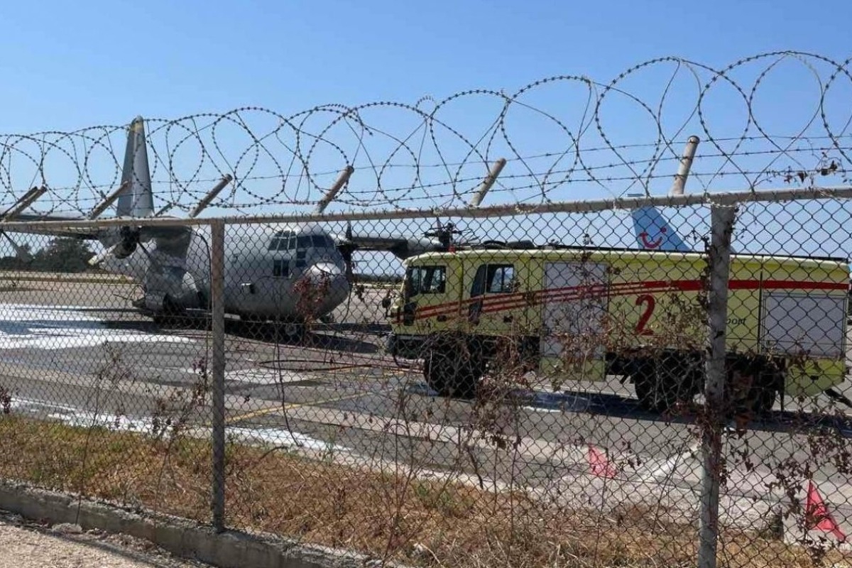 Ατύχημα με C130 στο αεροδρόμιο Κεφαλονιάς ‑ Το φτερό του προσέκρουσε σε πυλώνα