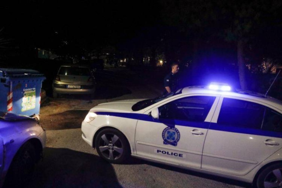 Μαρούσι: Γυναίκα σε αμόκ επιτέθηκε στον αδερφό της και δάγκωσε αστυνομικό!