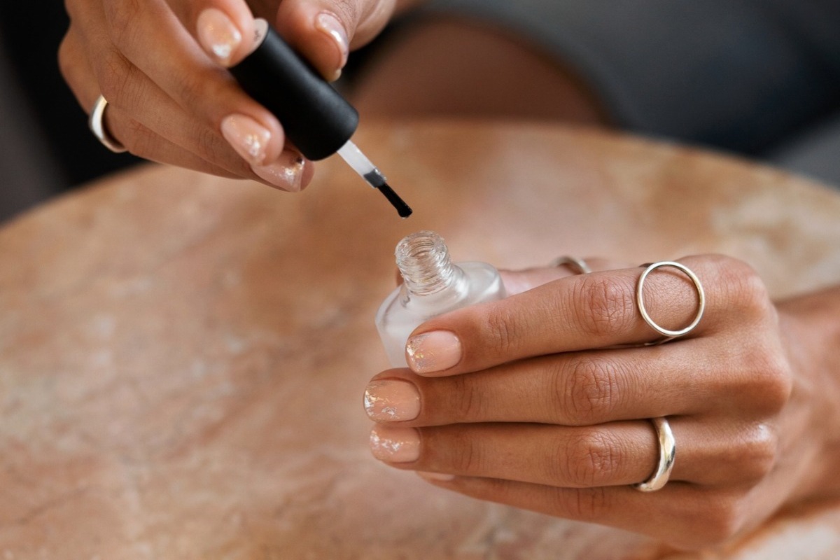 Τα καλύτερα boosters για νύχια που ‘έσπασαν’ από συνεχή ημιμόνιμα ή ακρυλικά