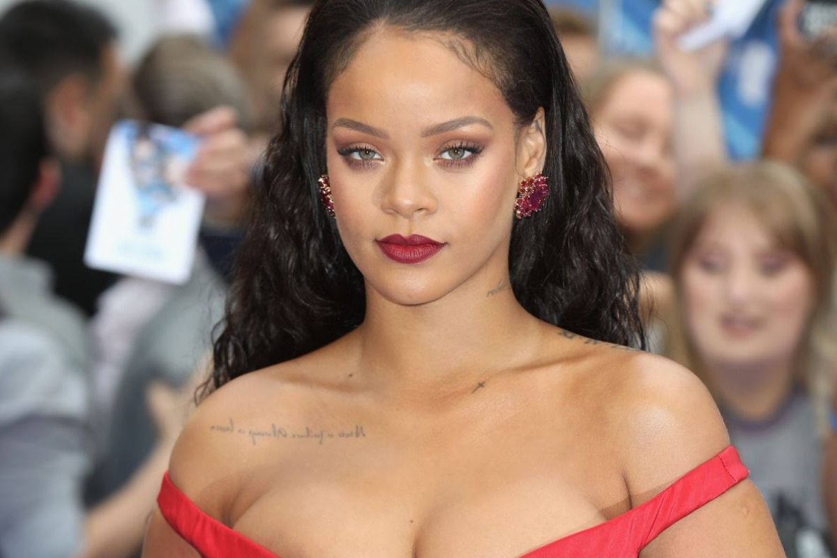 Ριάνα: Μοιράζεται αδημοσίευτες φωτογραφίες με μπικίνι από την εγκυμοσύνη της