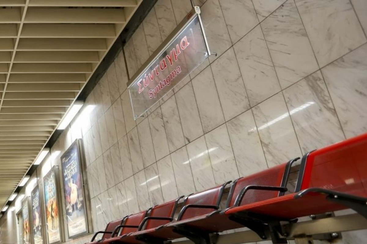 Μετρό: Ατομο έπεσε στις ράγες του σταθμού «Σύνταγμα» – Συναγερμός στην Πυροσβεστική
