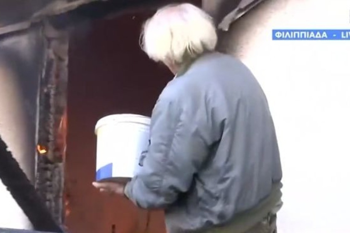 Φωτιά στην Πρέβεζα: Απεγνωσμένος κάτοικος είδε το σπίτι του να καίγεται – «Μας έχουν σαν γαϊδούρια»