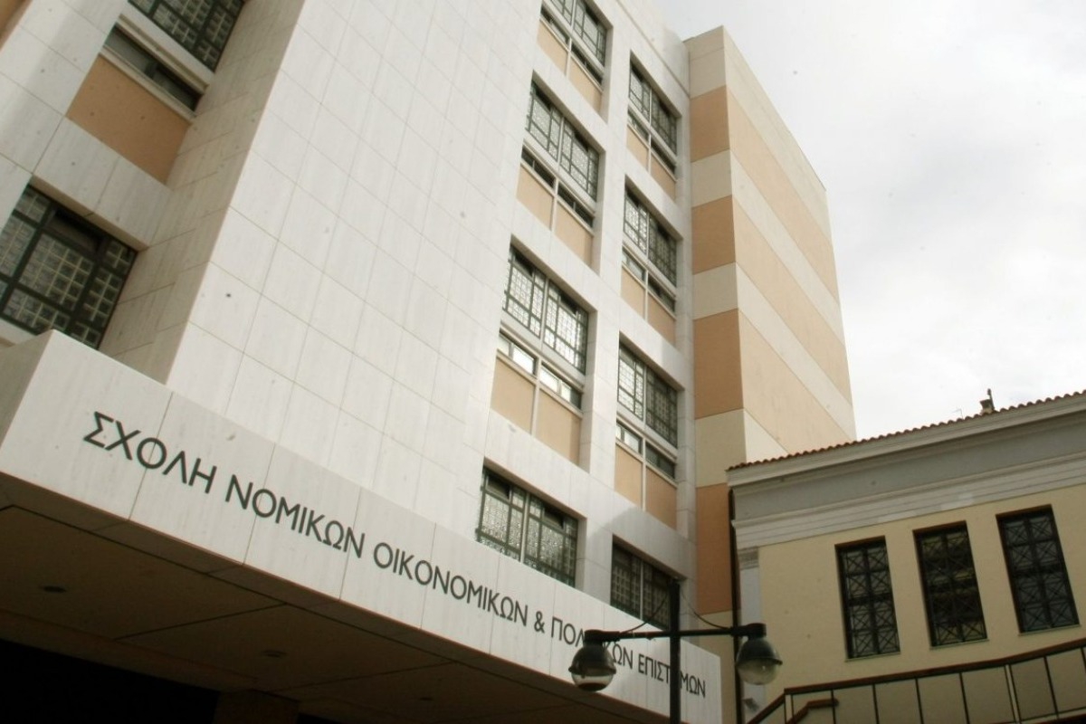 Επιχείρηση της ΕΛΑΣ στη Νομική ‑ Επτά συλλήψεις για την επίθεση και τον τραυματισμό φοιτητή