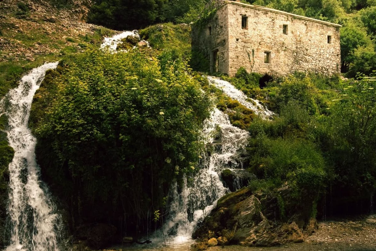 Ο ελληνικός δήμος που δίνει επίδομα 1.000€ για κάθε γέννα – Ομόφωνο «ναι» που γράφει ιστορία