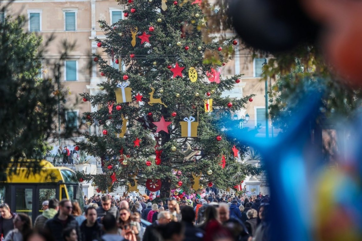 Εορταστικό ωράριο Χριστουγέννων: Ποιες Κυριακές θα είναι ανοιχτά τα καταστήματα