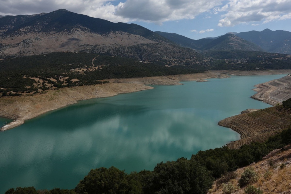 Η Αθήνα αντιμετωπίζει τη χειρότερη λειψυδρία τριών δεκαετιών μετά τη μεγάλη μείωση αποθεμάτων νερού