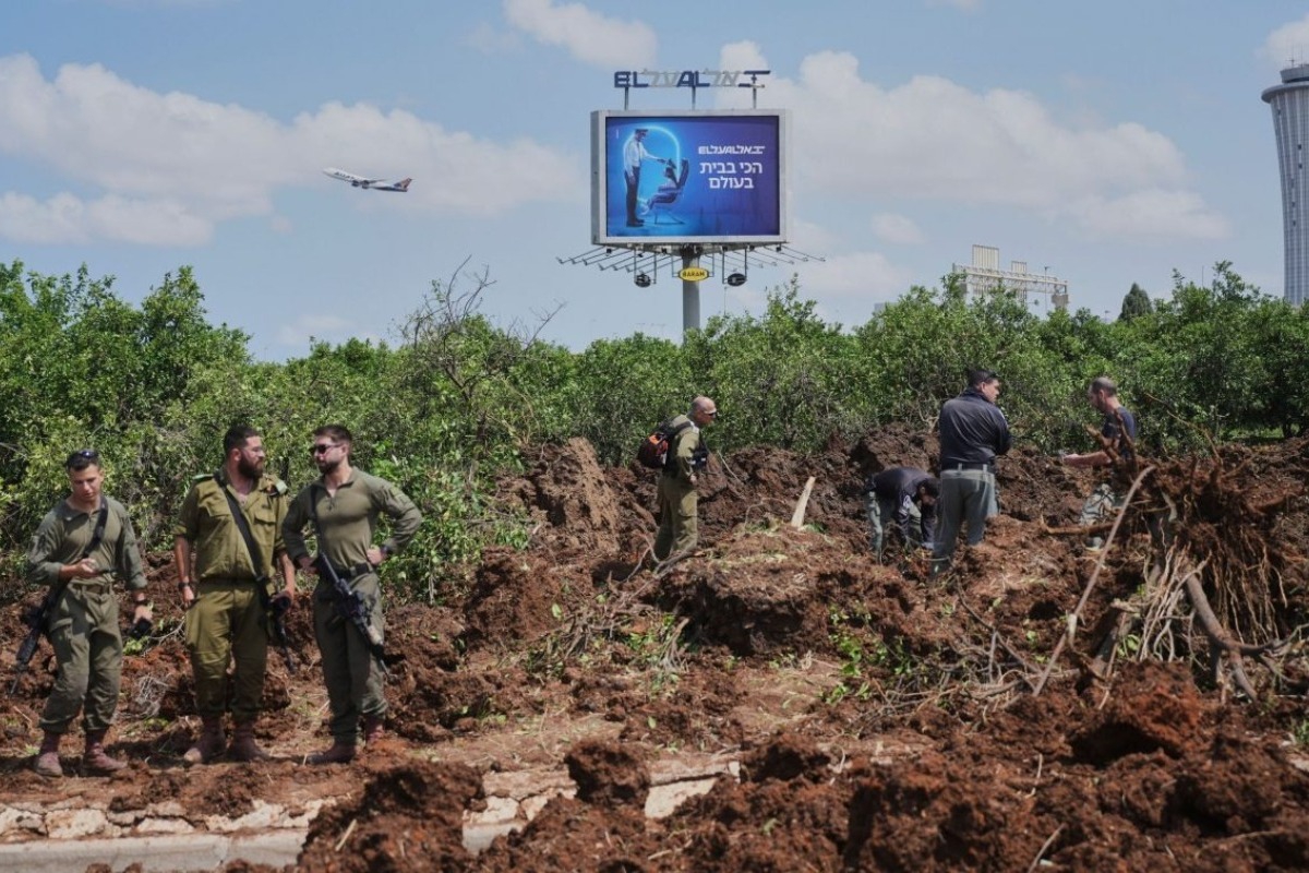 Το Ισραήλ απείλησε με «επτά φορές πιο ισχυρά» αντίποινα μετά τον πύραυλο των Χούθι σε αεροδρόμιο