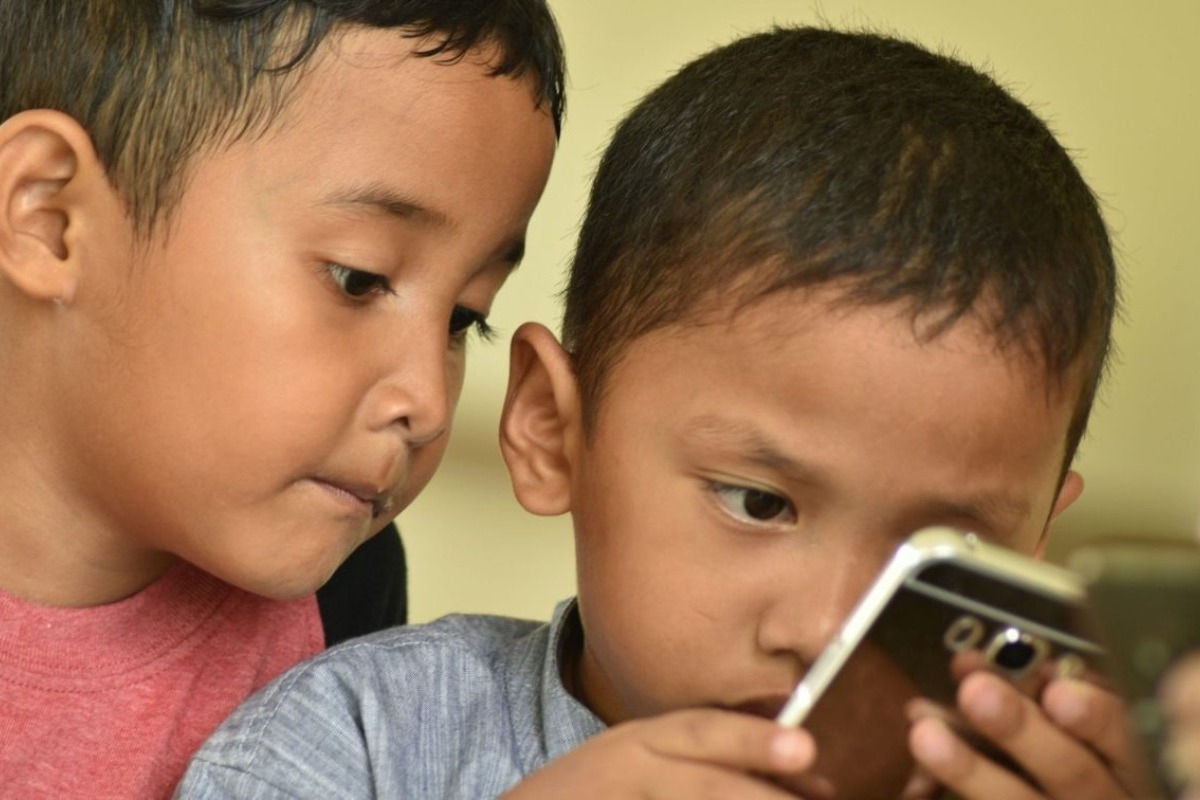 Ιταλία: Ο υπουργός Παιδείας ζητά να απαγορευθούν τα κινητά στα σχολεία σε όλη την ΕΕ