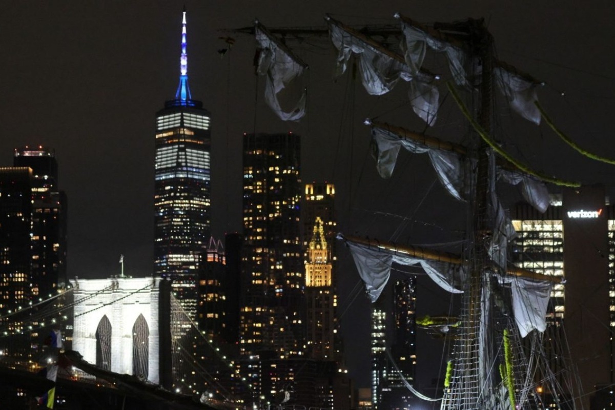 Τραγωδία στη Νέα Υόρκη: Δύο νεκροί και δεκάδες τραυματίες ‑ Πλοίο έπεσε στη γέφυρα του Μπρούκλιν ‑ Δείτε βίντεο