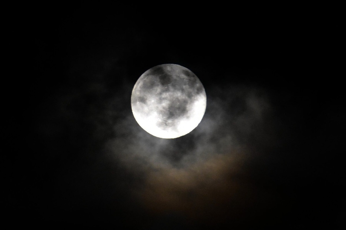 Πανσέληνος Δεκεμβρίου 2025: Πότε θα εμφανιστεί η «Ψυχρή Υπερπανσέληνος»;