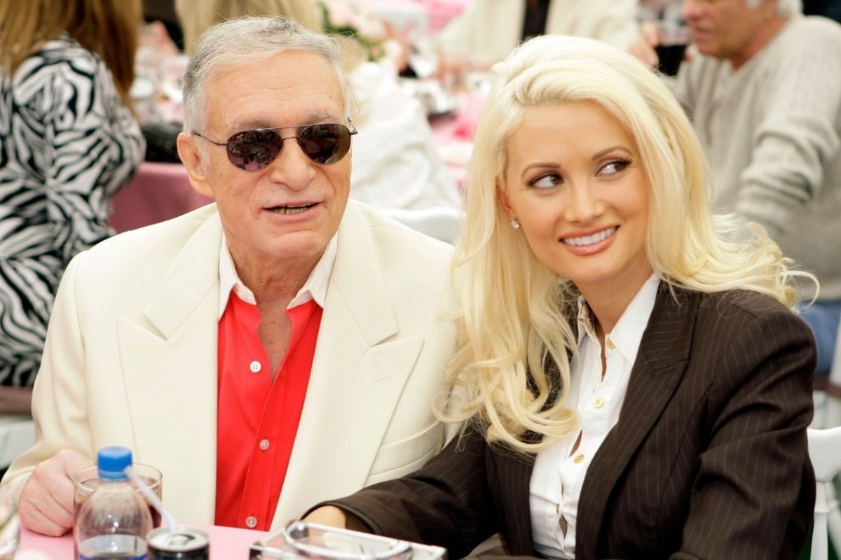 Νέες αποκαλύψεις από «κουνελάκι» του Χιου Χέφνερ: «Δεν ήμασταν μόνοι στο δωμάτιο, ήταν αηδιαστικό»