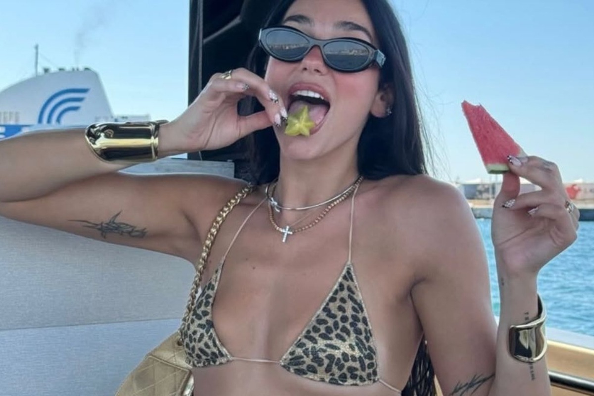 Η Ντούα Λίπα κάνει το Instagram να… πάρει φωτιά με το λεοπάρ μπικίνι της!