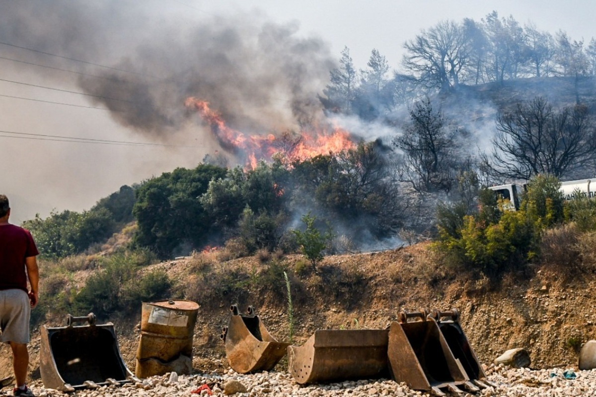ΕΛ.ΑΣ.: Νέες συλλήψεις για εμπρησμούς στην Πάτρα ‑ «Έβαλα φωτιά με αναπτήρα», ομολόγησε ο 19χρονος