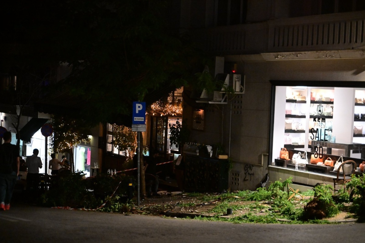 Κολωνάκι: 12 οι τραυματίες από την τρελή πορεία τζιπ που έπεσε σε εστιατόριο