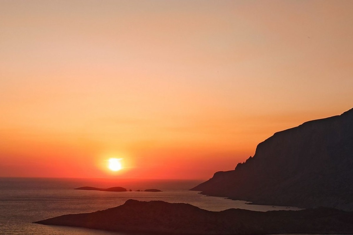 Δημοσκόπηση Alco: Μόνο ο ένας στους τρεις ηλιωμένους θα πάει διακοπές φέτος